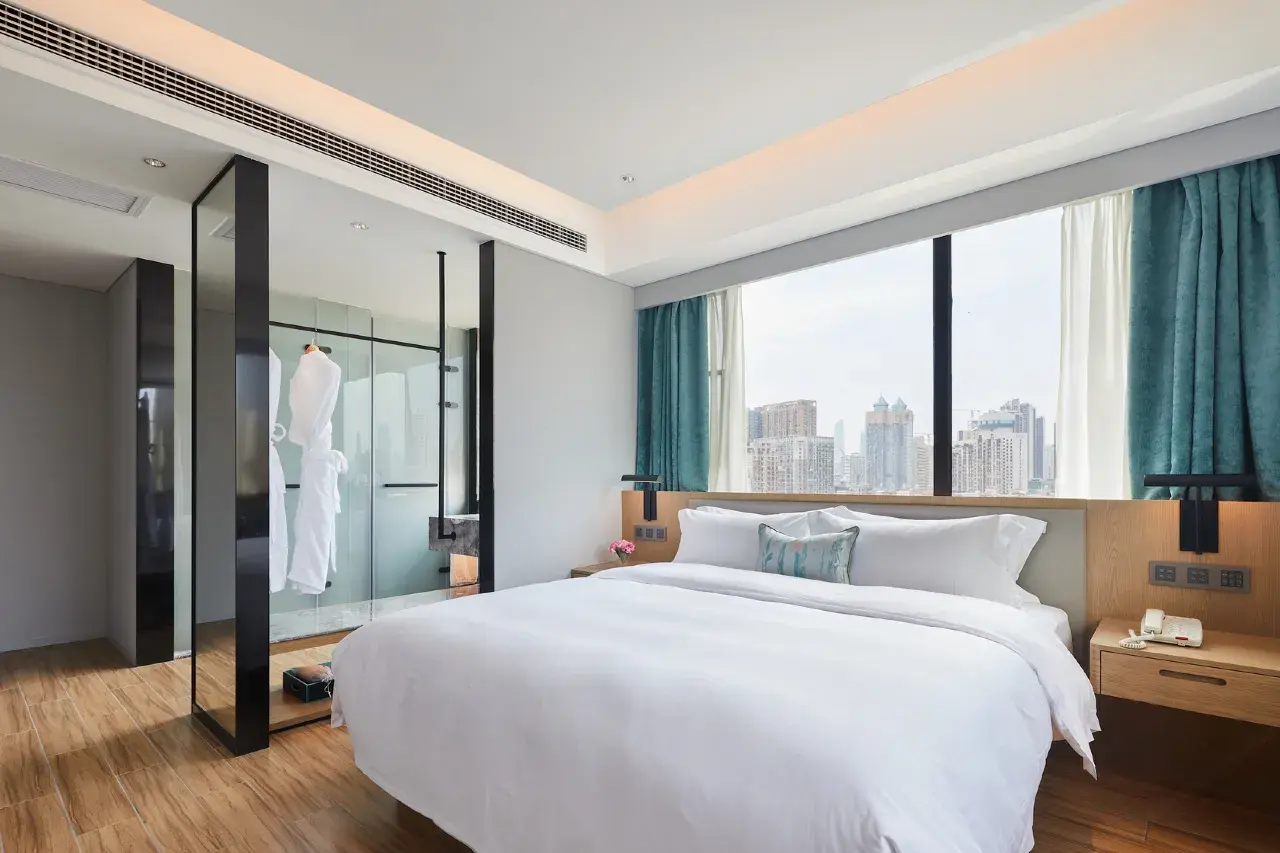 YunXi Scenic Double Bed Room – Memory Mattress + MINI Fridge + Wireless Screen Casting