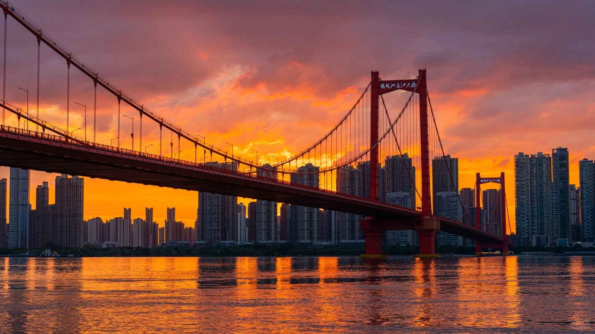 Hankou Riverfront & Yangtze River Cruise: Your Ultimate Wuhan Evening Escape — Just a 15-Minute Stroll from Shuiyunlan Hotel
